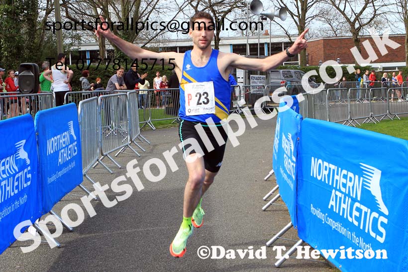 Senior Mens Northern 12 Stage Road Relay, 2022 Northern 12 and 6 Stage Road Relays,  Birkenhead Park, Birkenhead, Wirral.  Photo: David T. Hewitson/Sports for All Pics